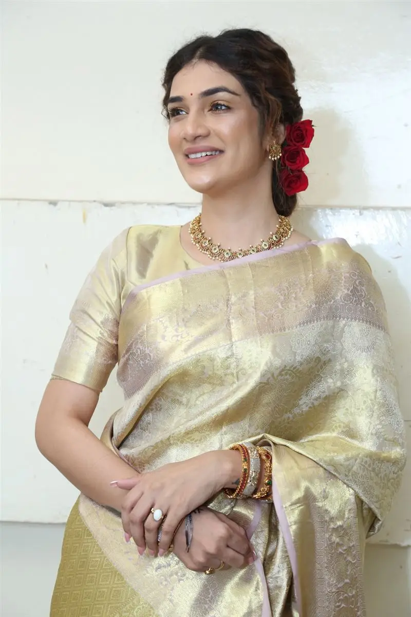 Telugu Actress Hasini Sudhir In Beautiful Yellow Pattu Saree